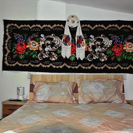 Conacul Cosaului Hotell Feresti Exteriör bild