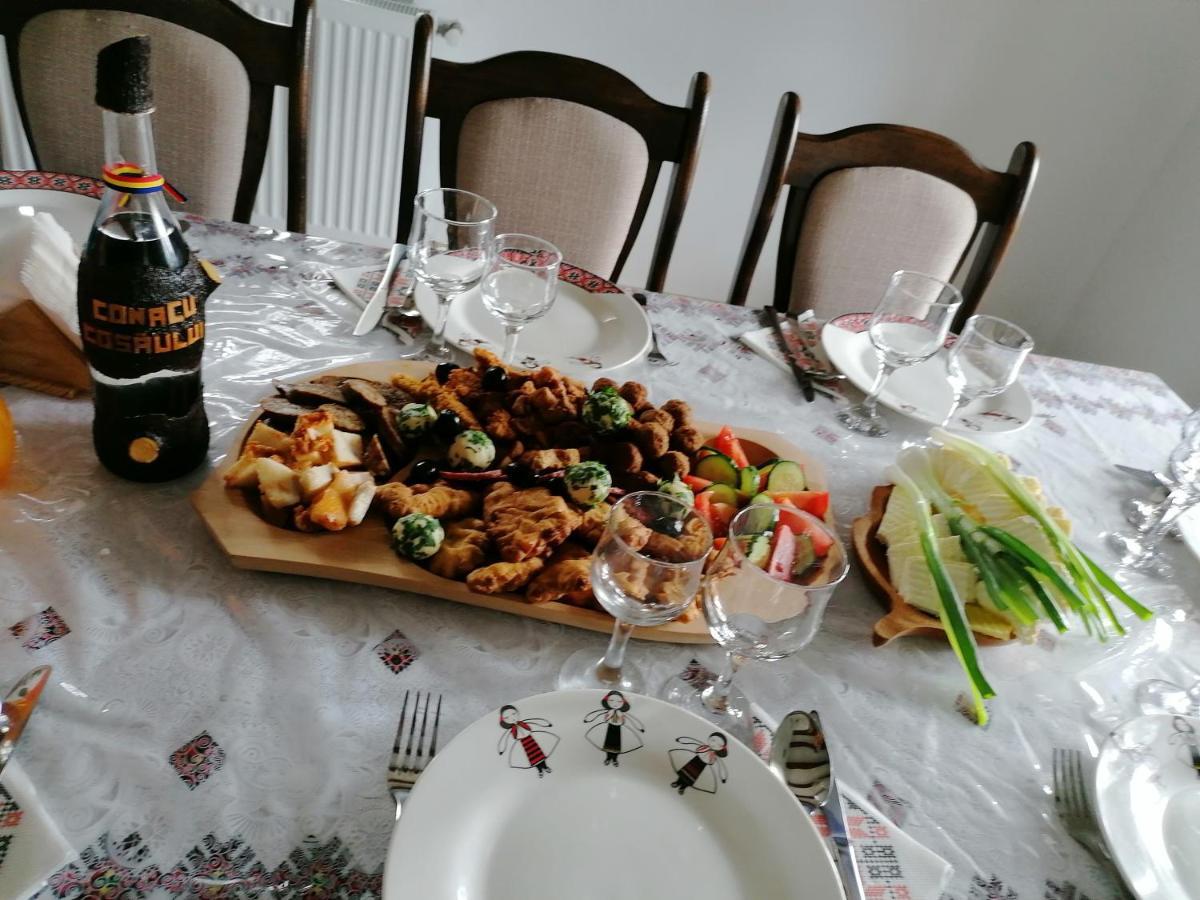 Conacul Cosaului Hotell Feresti Exteriör bild