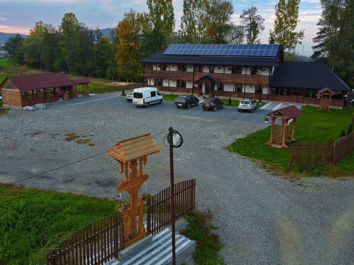 Conacul Cosaului Hotell Feresti Exteriör bild