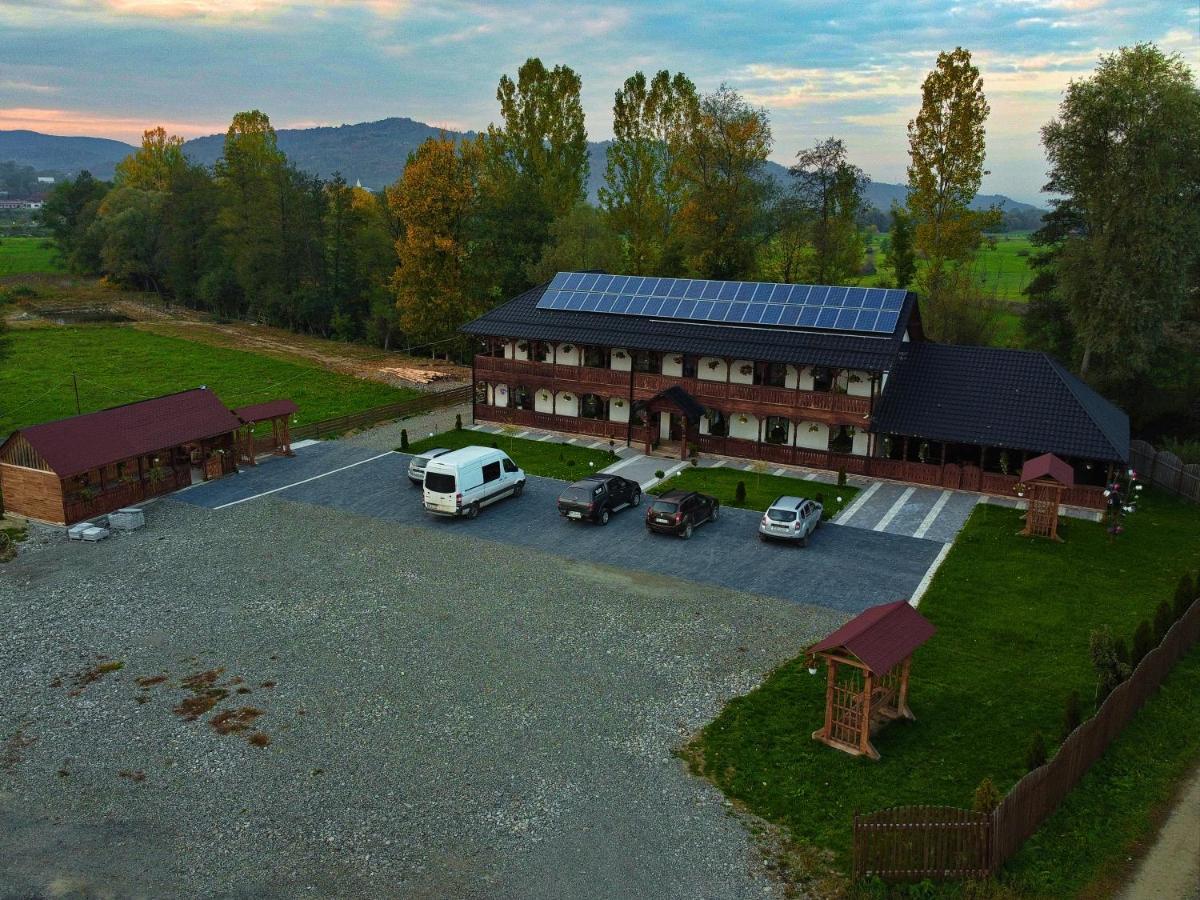 Conacul Cosaului Hotell Feresti Exteriör bild