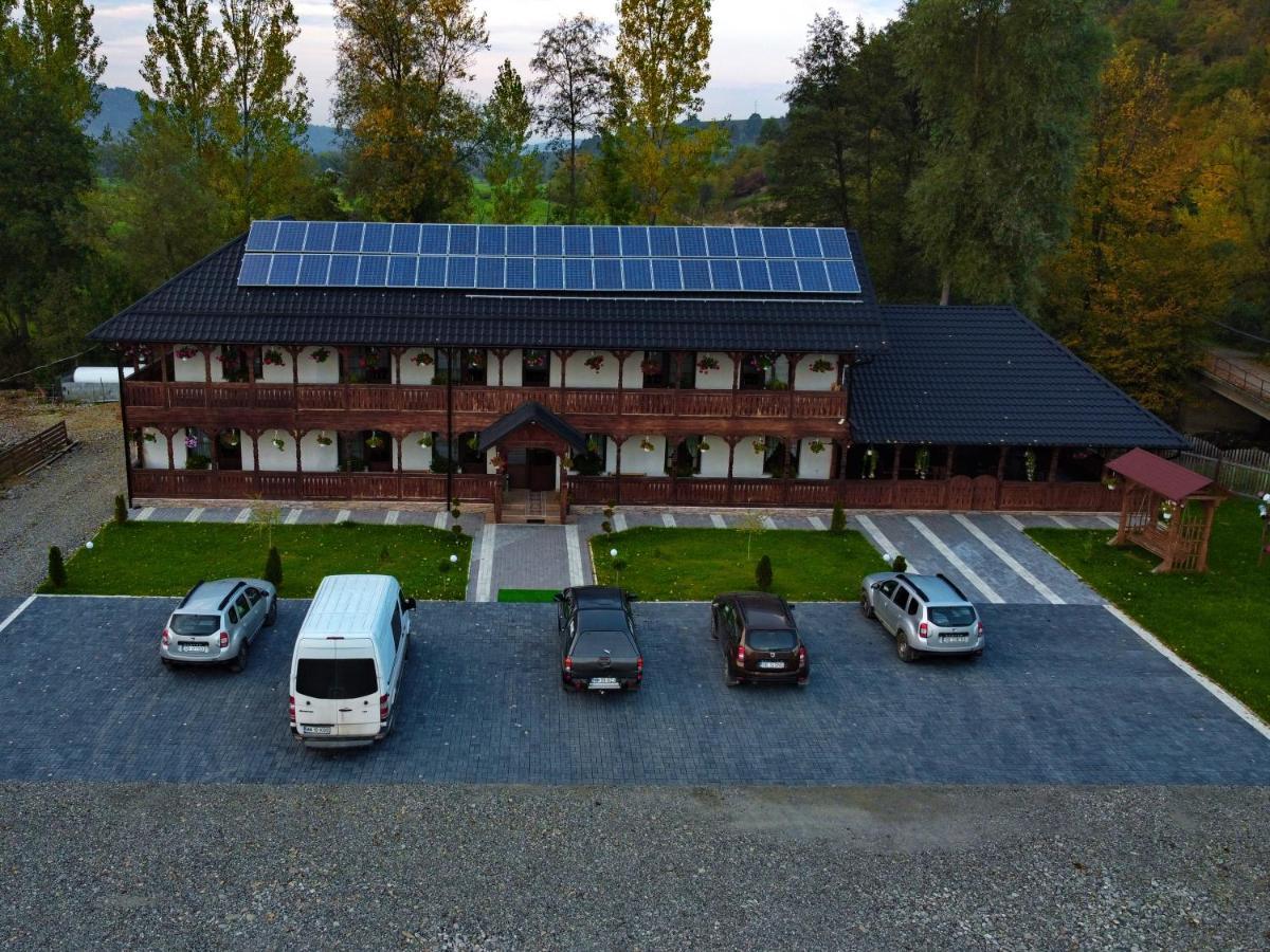Conacul Cosaului Hotell Feresti Exteriör bild