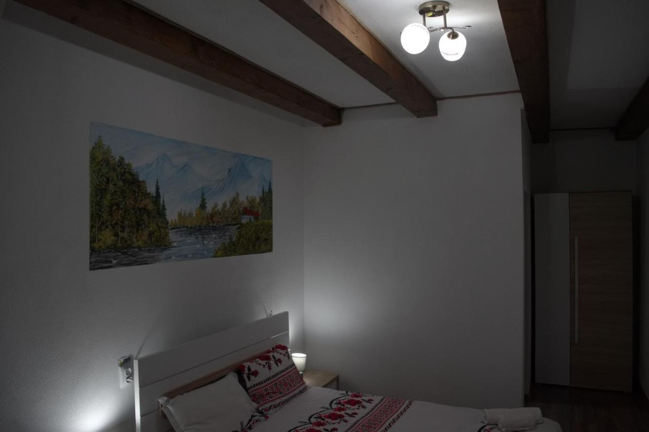 Conacul Cosaului Hotell Feresti Exteriör bild