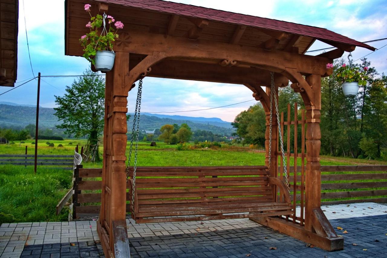 Conacul Cosaului Hotell Feresti Exteriör bild