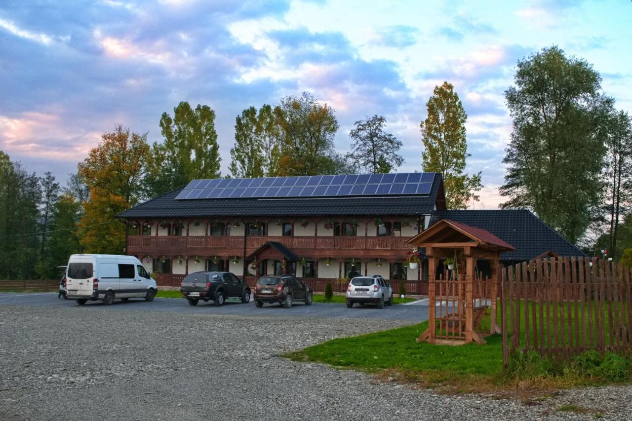 Conacul Cosaului Hotell Feresti Exteriör bild