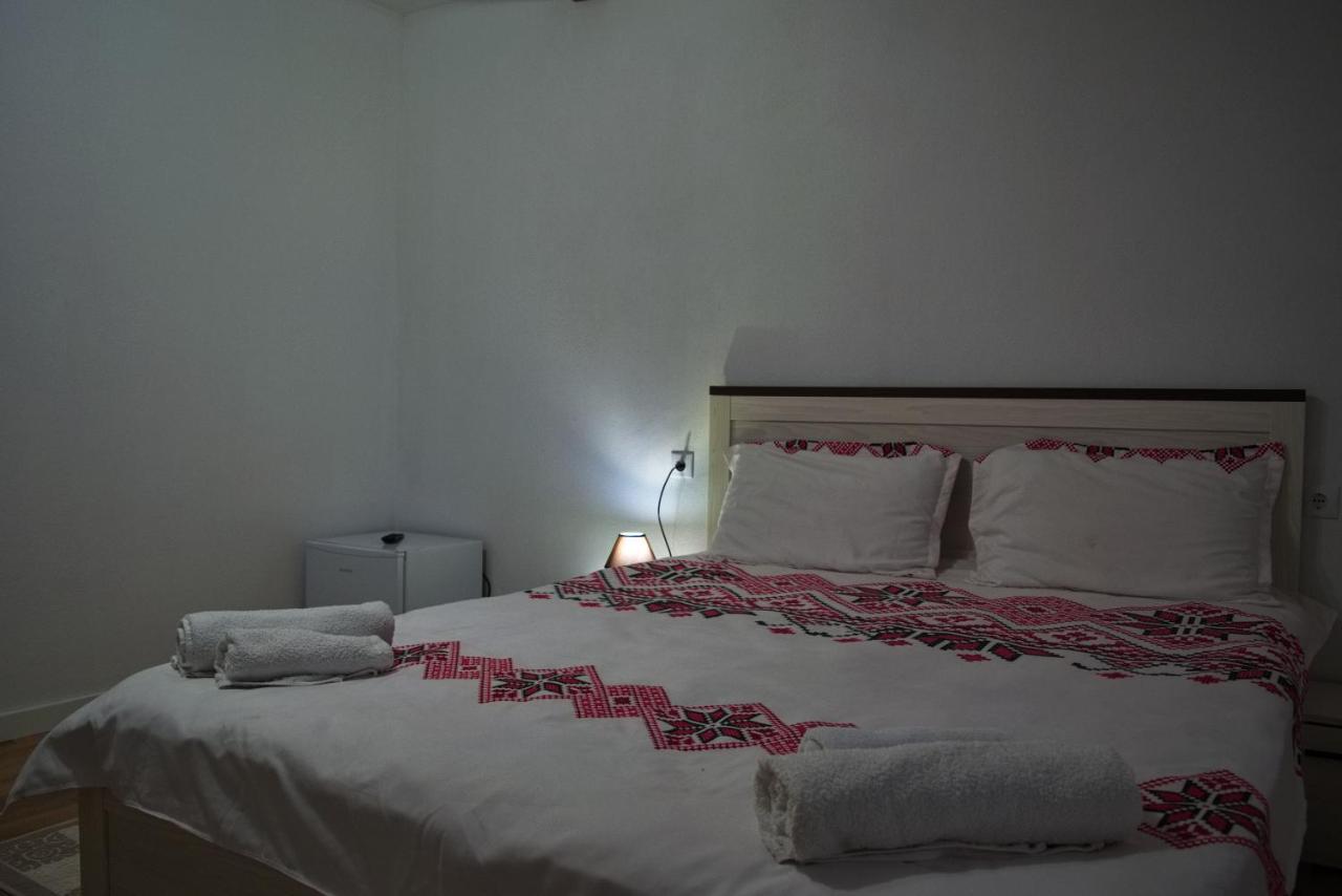 Conacul Cosaului Hotell Feresti Exteriör bild