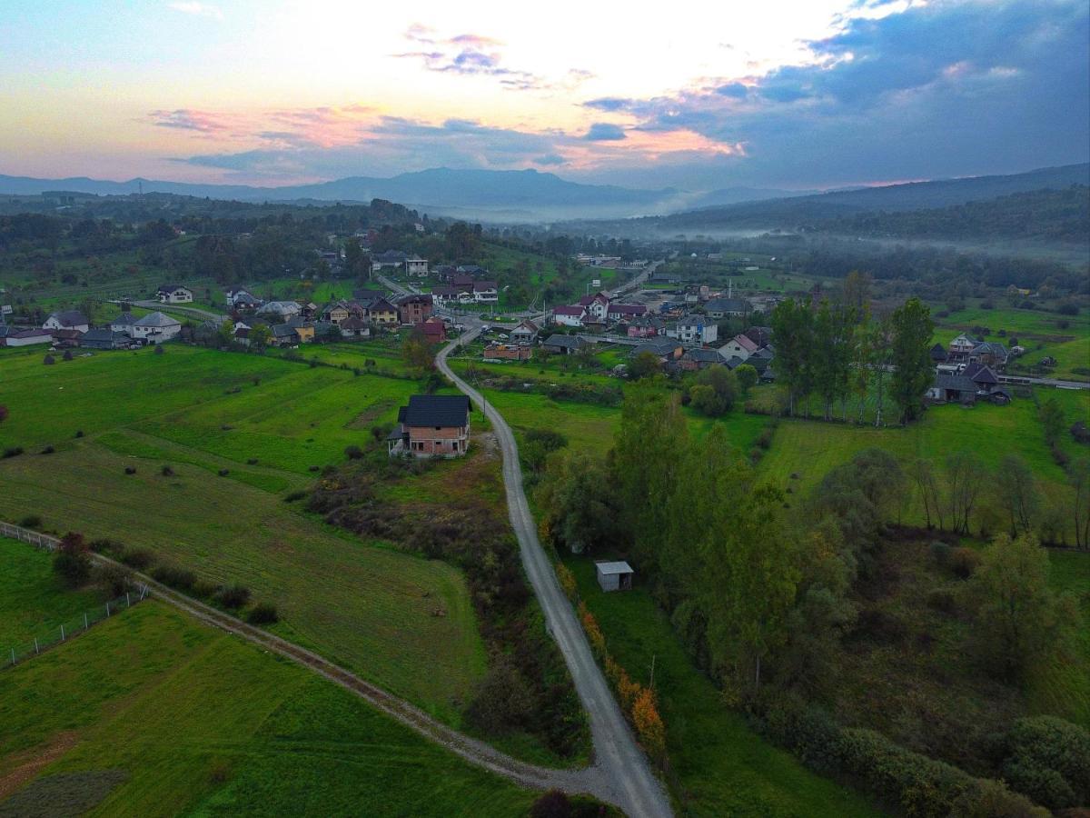 Conacul Cosaului Hotell Feresti Exteriör bild