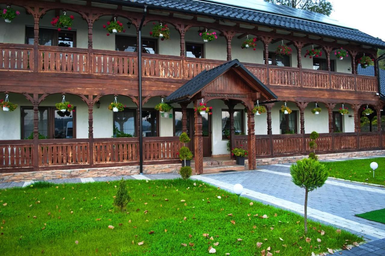 Conacul Cosaului Hotell Feresti Exteriör bild