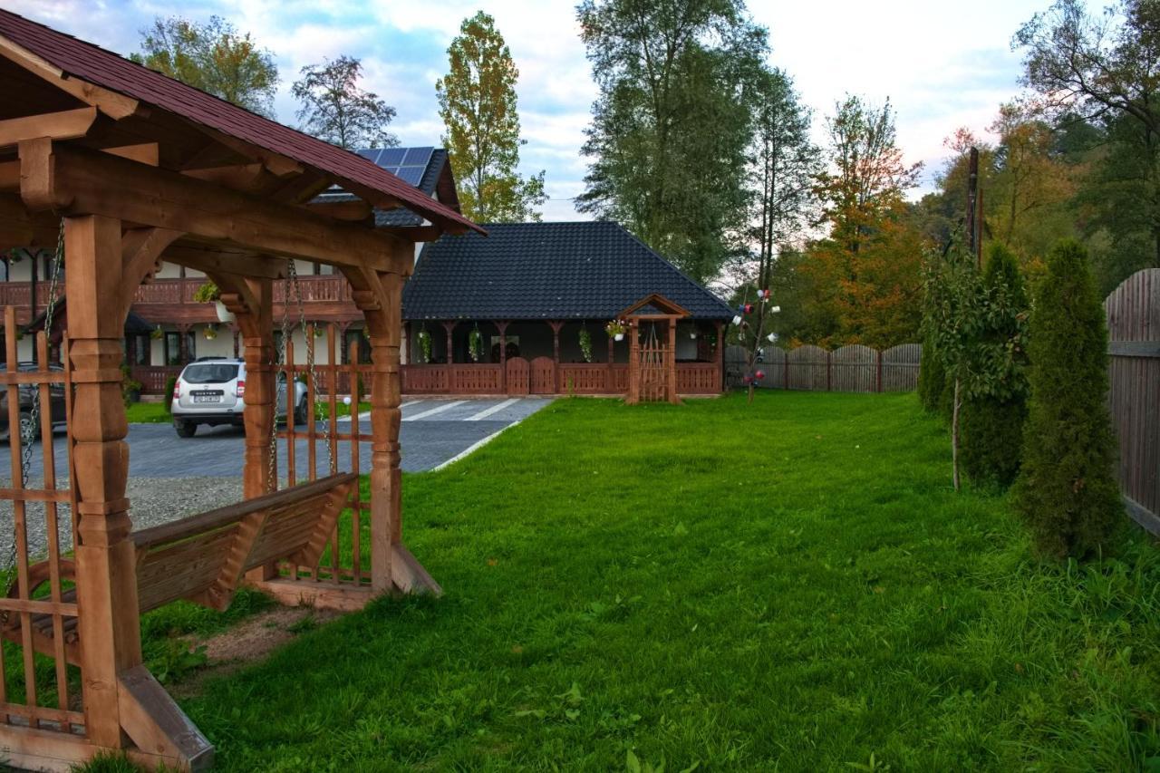 Conacul Cosaului Hotell Feresti Exteriör bild