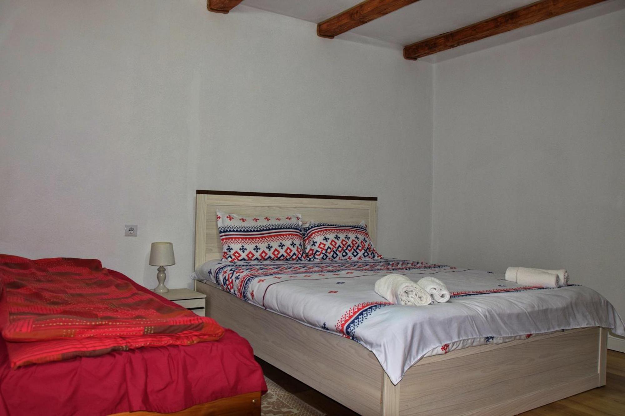 Conacul Cosaului Hotell Feresti Exteriör bild