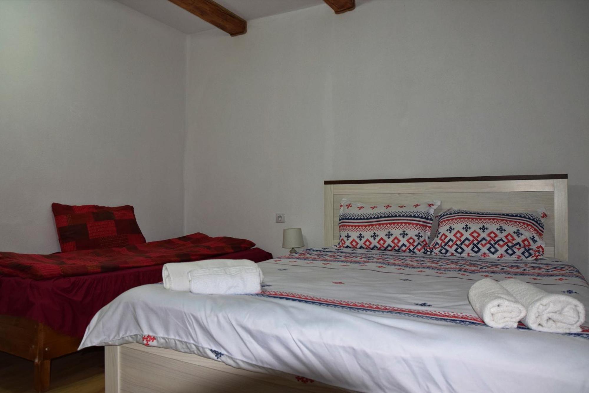 Conacul Cosaului Hotell Feresti Exteriör bild