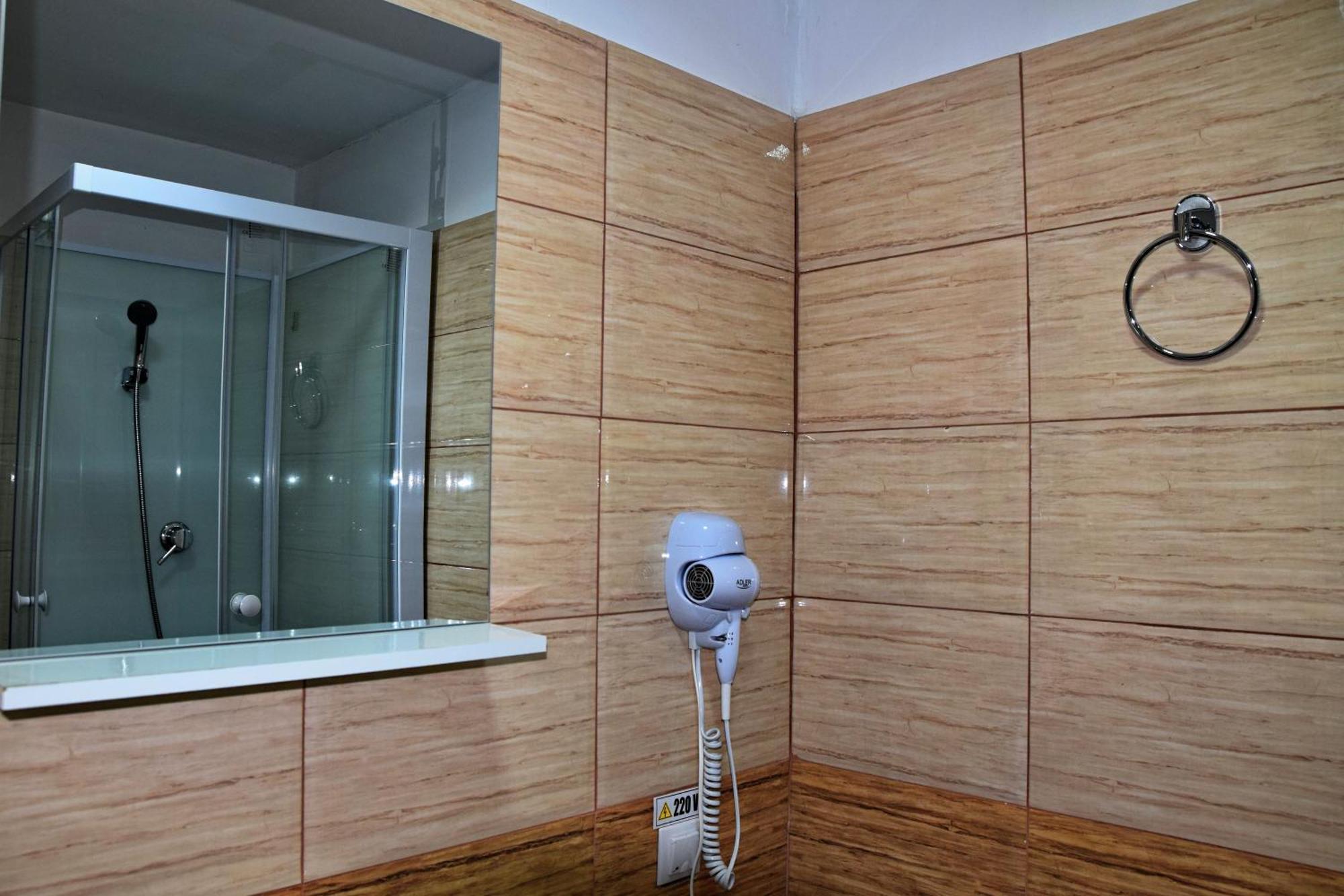 Conacul Cosaului Hotell Feresti Exteriör bild