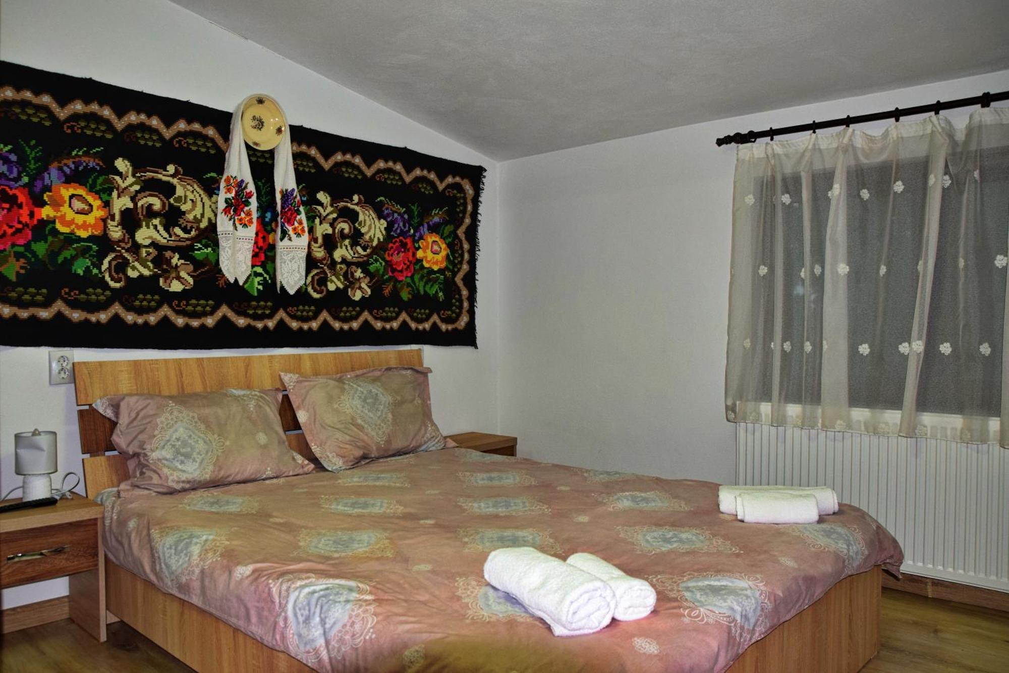 Conacul Cosaului Hotell Feresti Exteriör bild